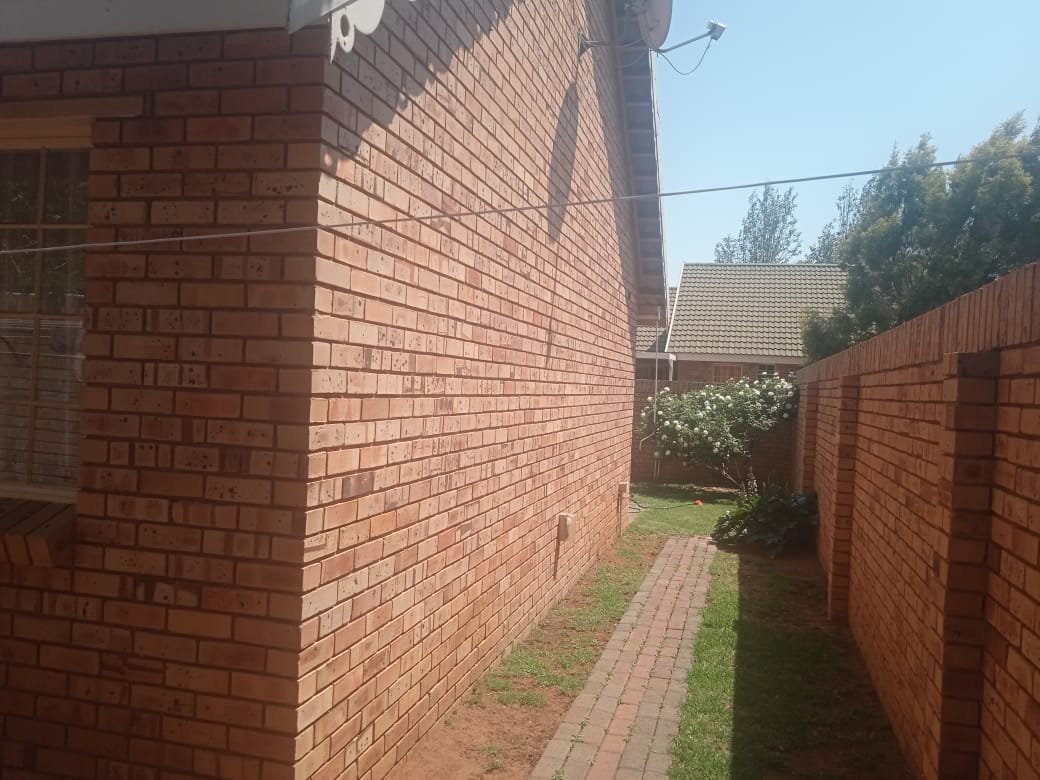 2 Bedroom Property for Sale in Heuwelsig Free State